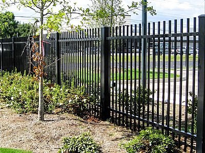 廠區(qū)圍墻護欄